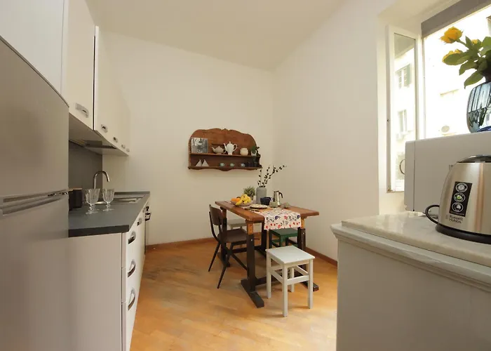 Giant Borghese Apartment *